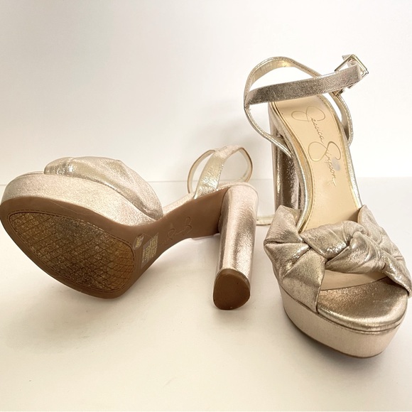 Gold platform. 70s vibe. High chunky heels. Comfortable to wear. Sold as it. - Picture 1 of 5